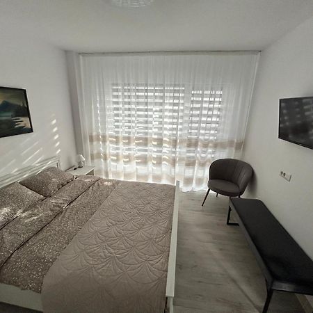 1 Mai - Luxury Park Apartments - Self Check-In - Private Parking - 2 克拉奥华 外观 照片