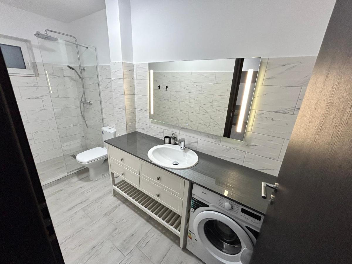 1 Mai - Luxury Park Apartments - Self Check-In - Private Parking - 2 克拉奥华 外观 照片