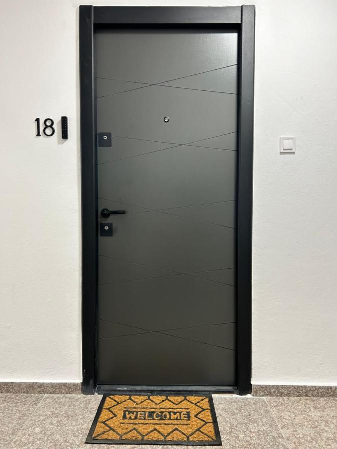 1 Mai - Luxury Park Apartments - Self Check-In - Private Parking - 2 克拉奥华 外观 照片