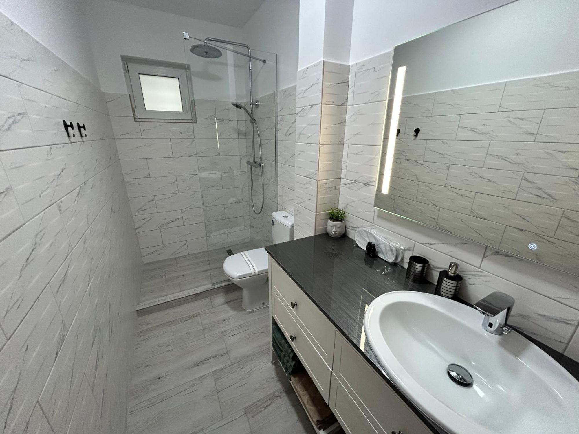 1 Mai - Luxury Park Apartments - Self Check-In - Private Parking - 2 克拉奥华 外观 照片