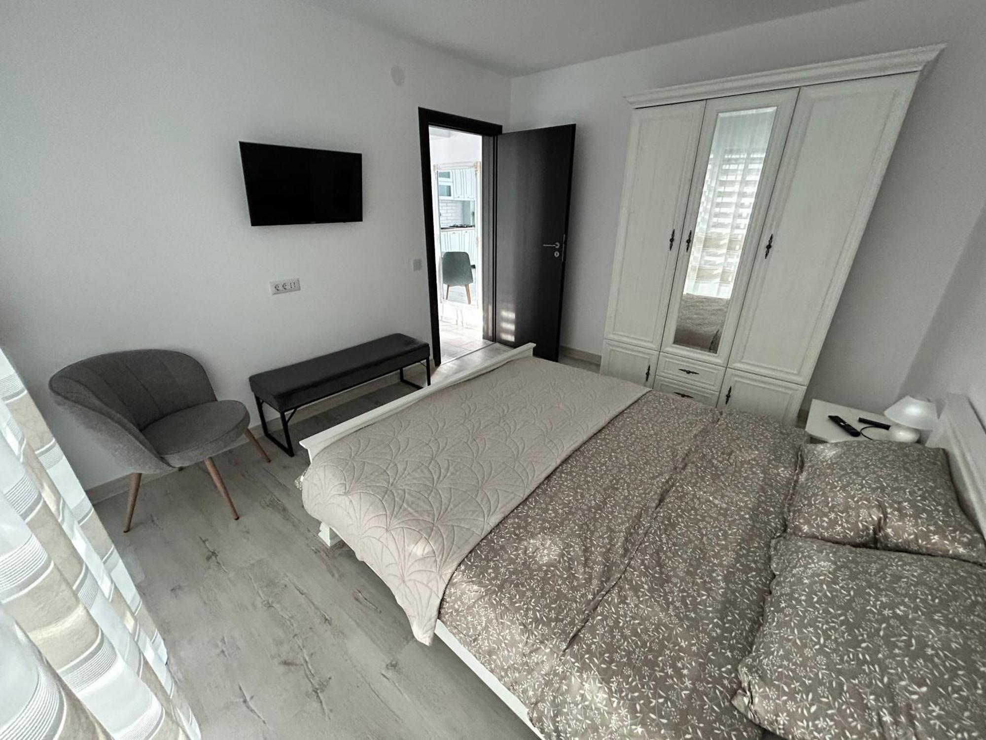1 Mai - Luxury Park Apartments - Self Check-In - Private Parking - 2 克拉奥华 外观 照片